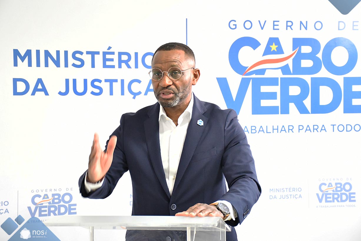 Ato de entrega do Sistema de Informação da Justiça (SIJ)